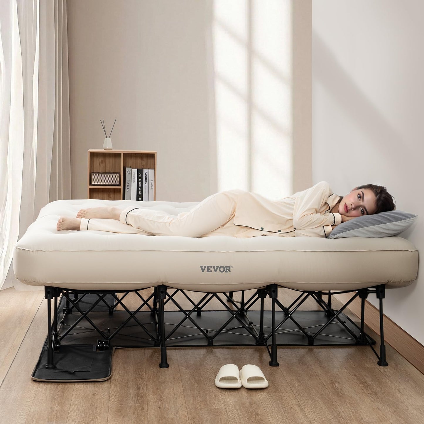 VEVOR Queen Air Mattress with Frame & Built-in Pump – 272kg Load, Ideal for Camping, Travel & Guest Use (197x153x63cm)